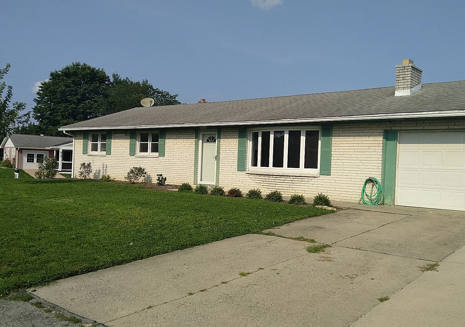 4 bed, 1.5 bath, 2500 sqft, $1,800 — Photo 1