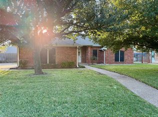 921 Cloud Croft Dr, Hewitt, TX 76643