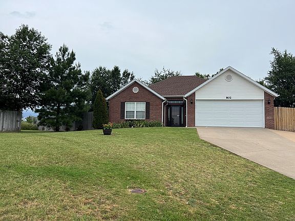 2nd image of 802 Henrietta Pl