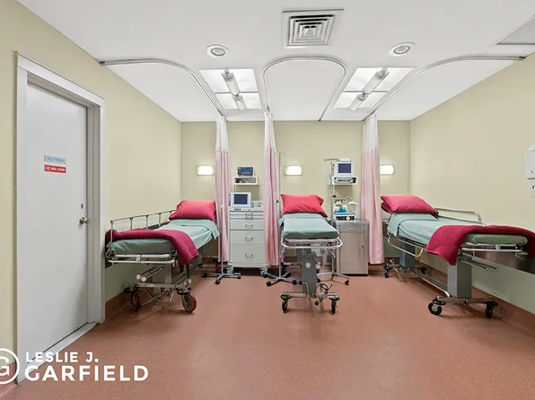 850 Park Avenue image 8 of 9