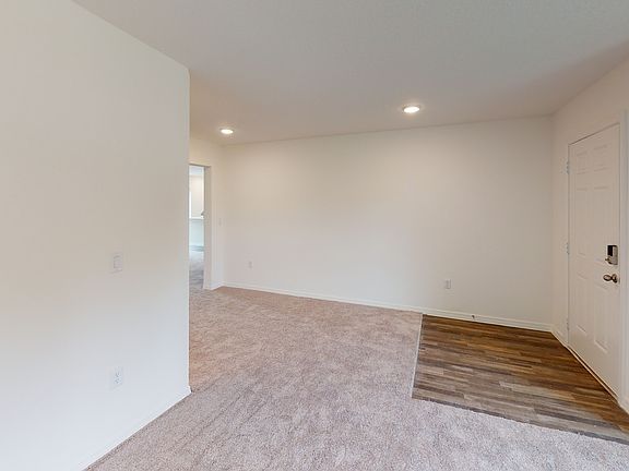 4th image of 642 Milan Dr