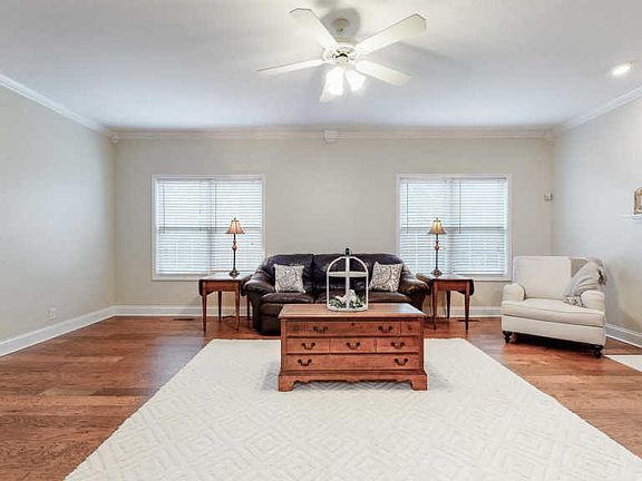 3rd image of 210 River Downs Blvd