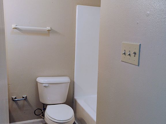 5th image of 1724 Cedar Lake Dr APT C