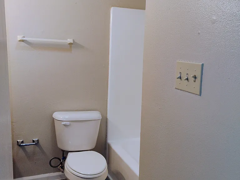 1724 Cedar Lake Dr #C — Photo 5