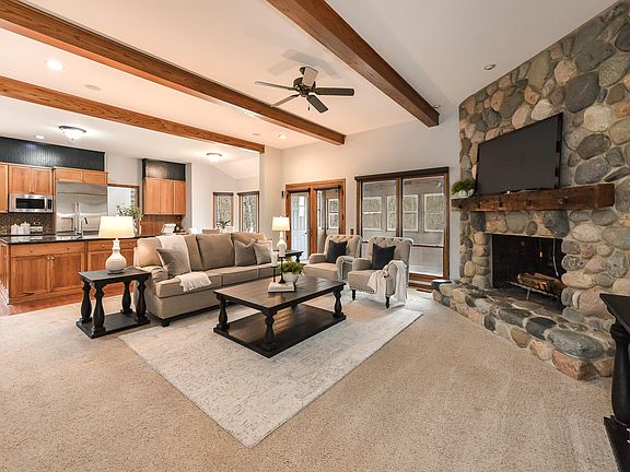 5th image of 5390 Meadowcrest Dr
