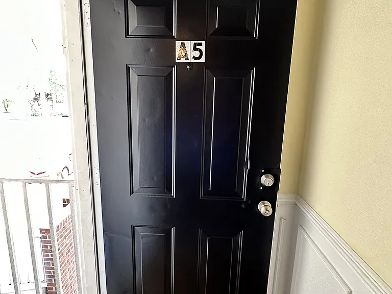 121 Lakeland Cir — Photo 1