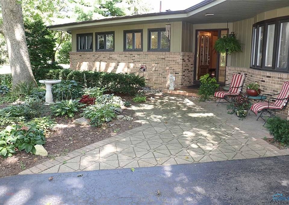 1st image of 1560 Conneaut Ave