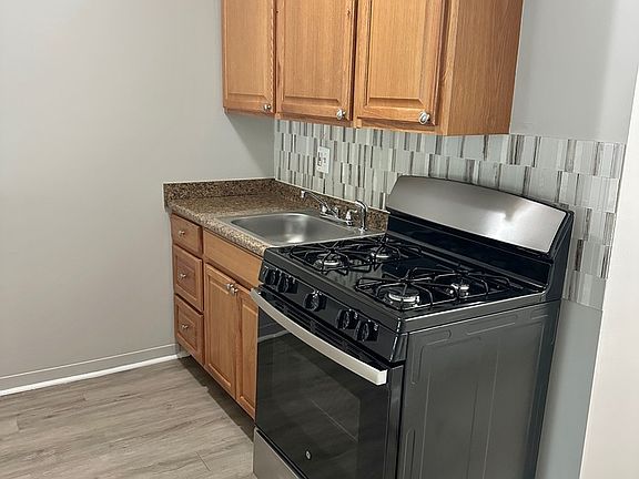 4th image of 1940 Mark Ave #12