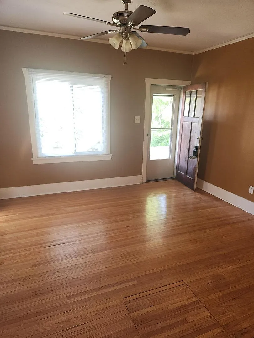 Northside 2 bedroom, 1 bathroom for rent — Photo 3
