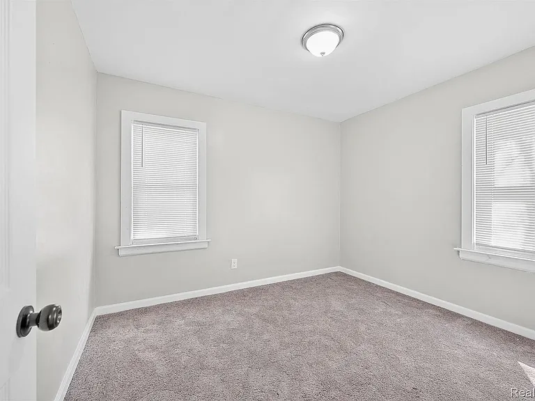 15740 Hartwell St — Photo 15