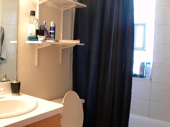 5th image of 1449 N Leavitt St #2R