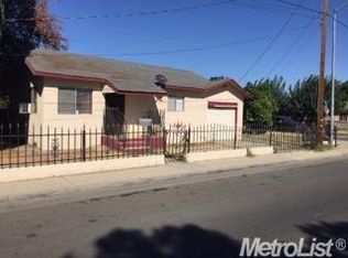 2045 Park St, Livingston, CA 95334