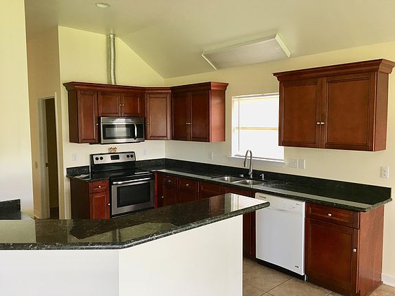 3rd image of 112 Tammy Dr