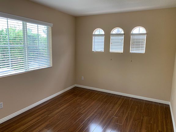 4th image of 23 Willowdale