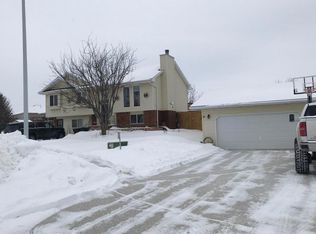411 Lenox Cir, Sioux City, IA 51103