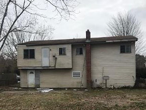 2nd image of 49 Oakridge Dr