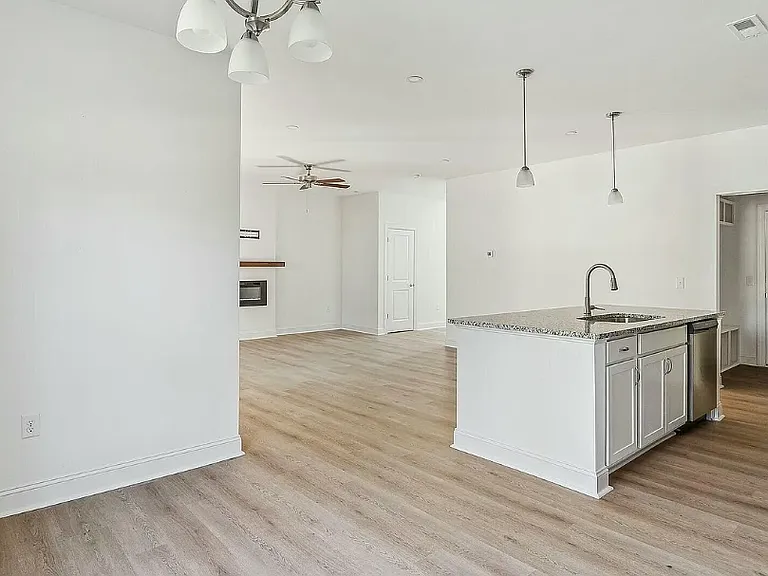 409 Kendall Dr — Photo 11