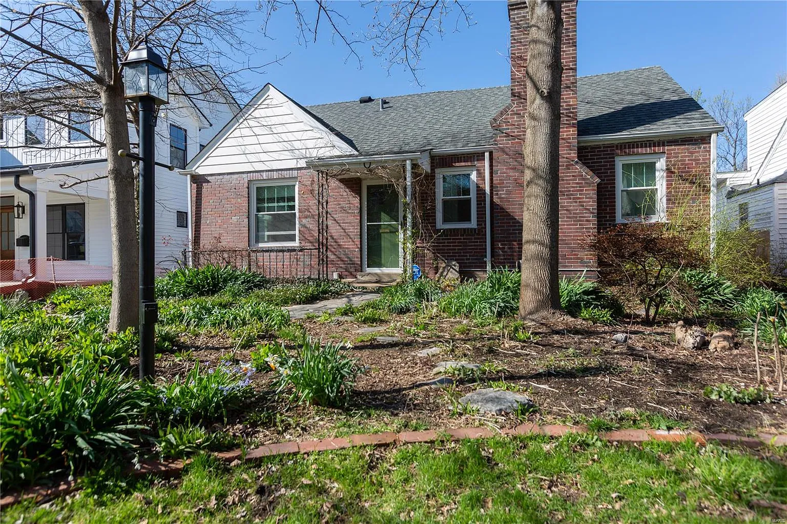 439 Julian Pl photo 1