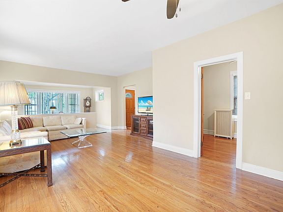 3rd image of 5242 W Cuyler Ave