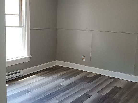3rd image of 212 Nassau St #1/2