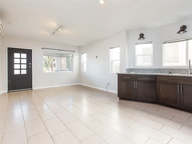 626 Benton Way — Photo 3