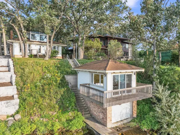 5305 Lake Shore Dr, Okoboji, IA 51355