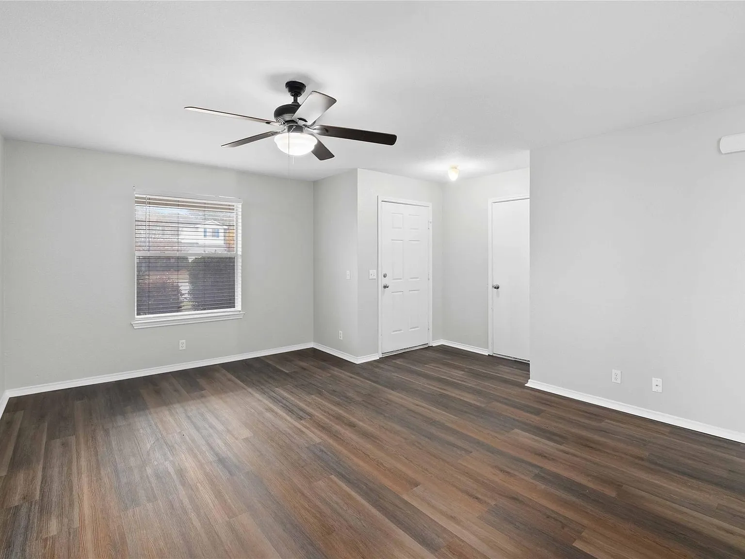 3 bed, 2.0 bath, 1292 sqft, $1,725 — Photo 2