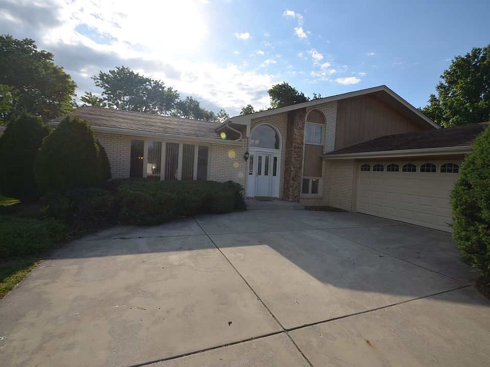1st image of 16007 90th Ave