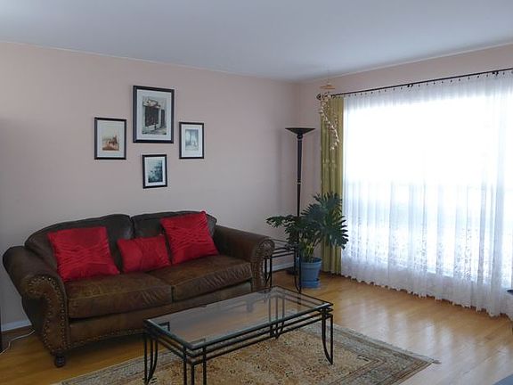 2nd image of 606 Muskegan Ct