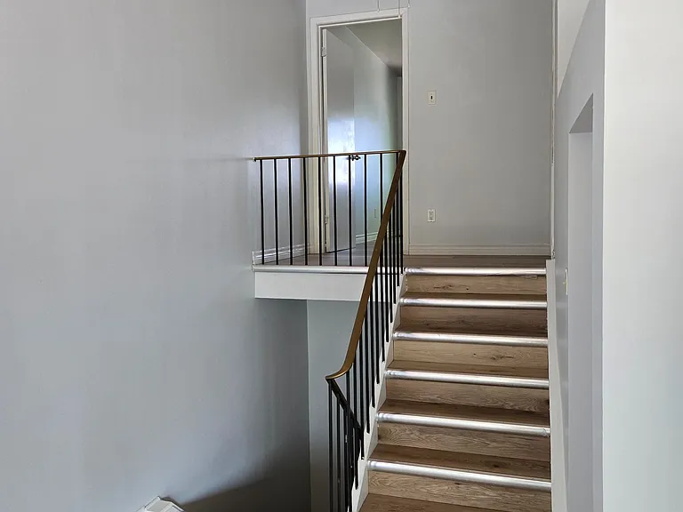 110 Overlea Dr — Photo 6