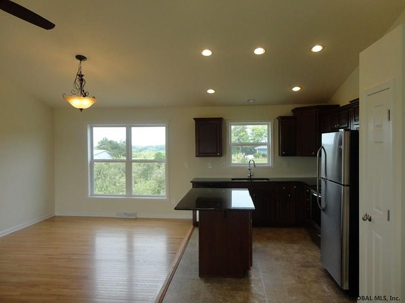 4th image of 34 COTTAGE Avenue