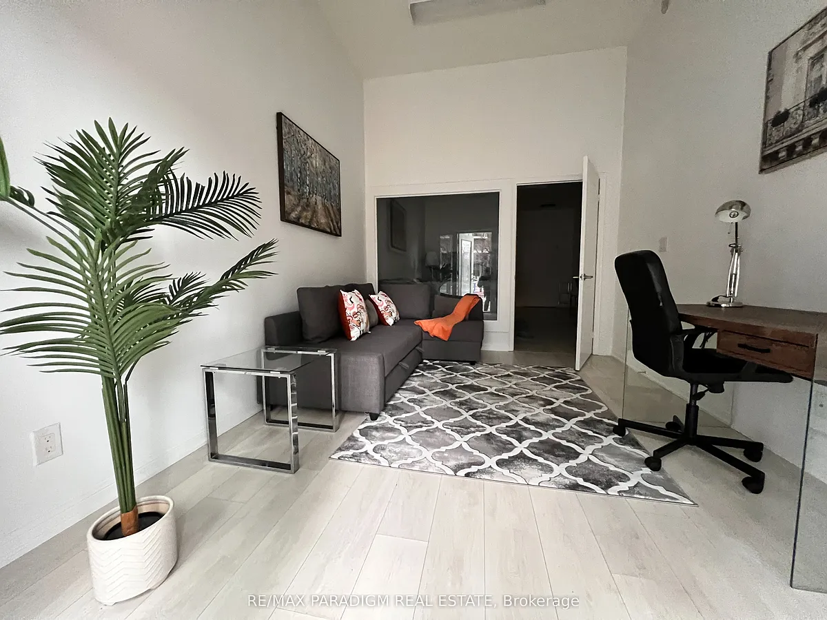Building Photo - 35 Bastion St #109
