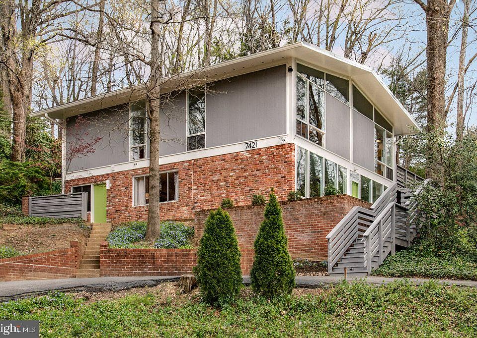 1st image of 7421 Rebecca Dr