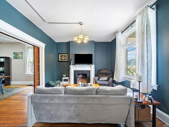 5th image of 3148 Linwood Ave