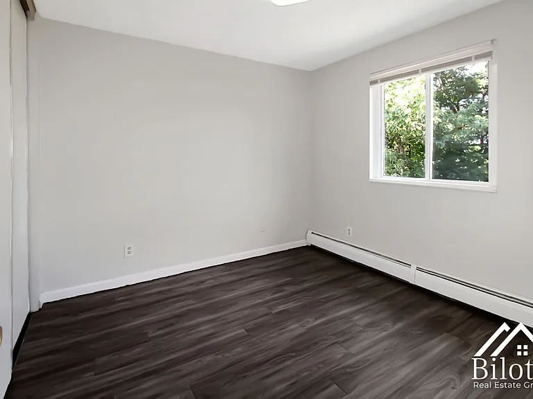18 Lee Rd — Photo 4