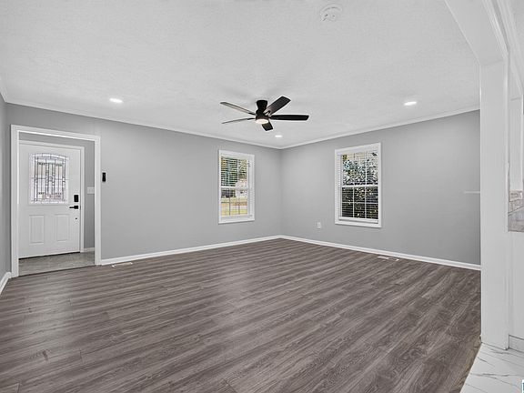 4th image of 219 Hinkle Rd