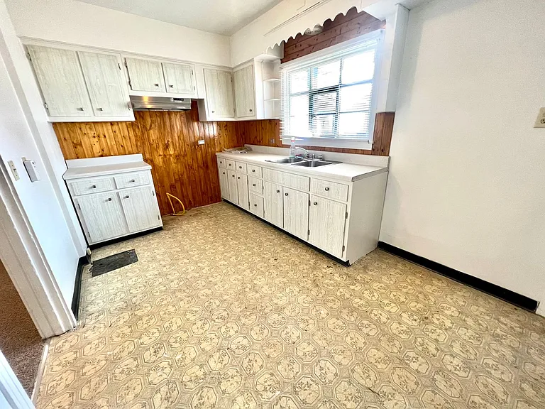 1613 Fourth Avenue (Full Service) — Photo 11
