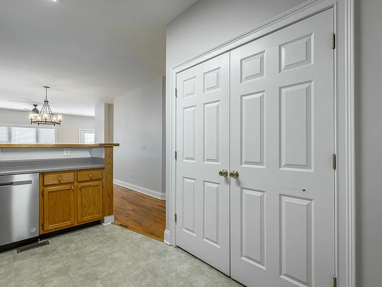 1911 Duncan Ave — Photo 12