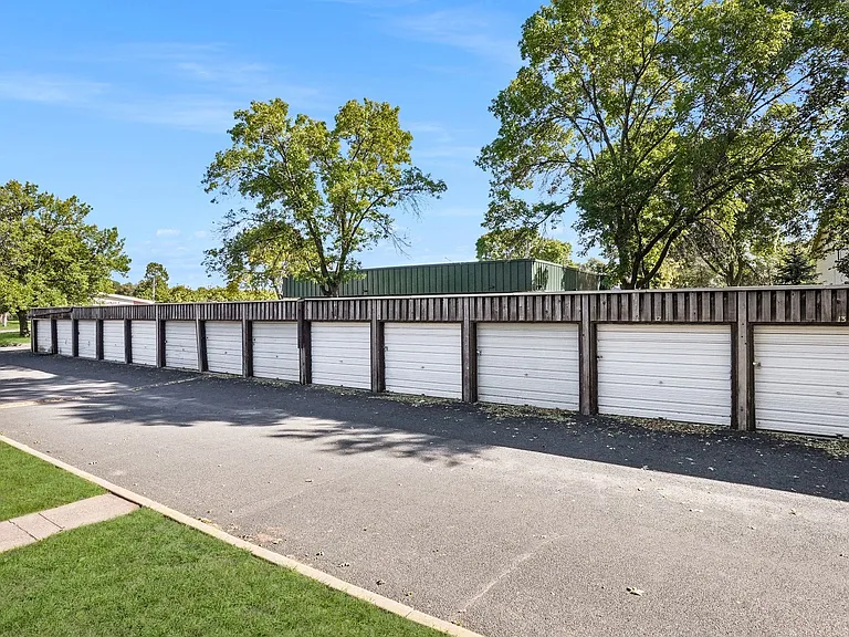 Lynwood Pointe — Photo 11