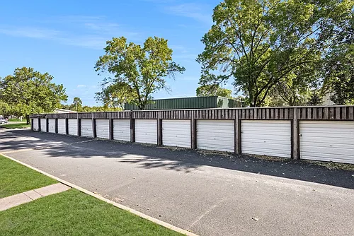 Lynwood Pointe Photo 1