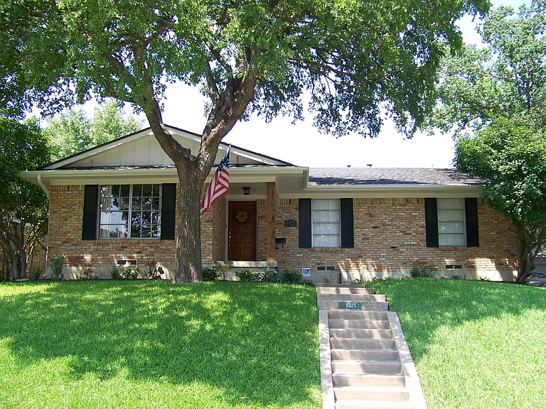 Beautiful home positioned on a hilltop in, Casa Lind Forest, a well established neighborhood with beautiful mature trees.