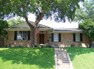 8925 Stanwood Dr, Dallas, TX 75228