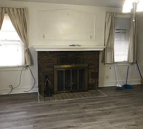 3rd image of 1523 Longshore Ave