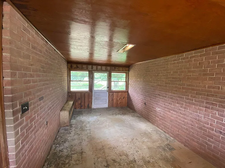 12118 Greencastle Pike — Photo 15