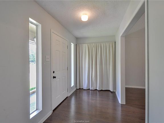 4th image of 1416 Clement Ct