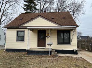 21243 Bon Heur St, Saint Clair Shores, MI 48081