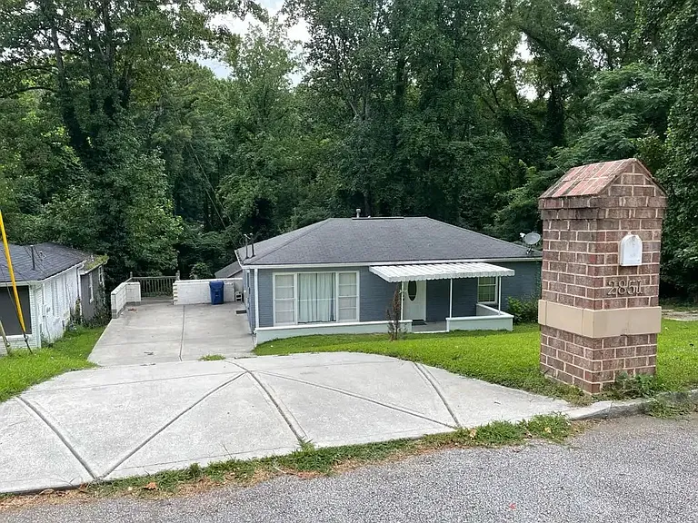 2851 Diana Dr SW — Photo 1