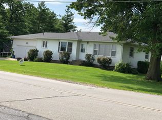 100 E 1st St, Sherrard, IL 61281