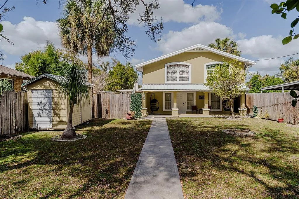 2 bed, 1.0 bath, 900 sqft, $2,100 — Photo 1