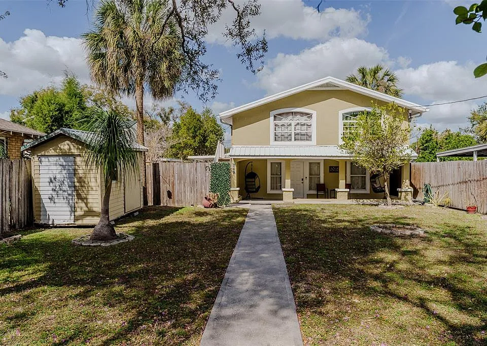 203 W Crest Ave
